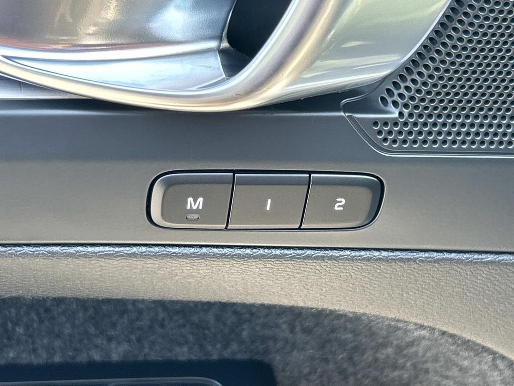 2024 Volvo XC40 Core - Photo 30