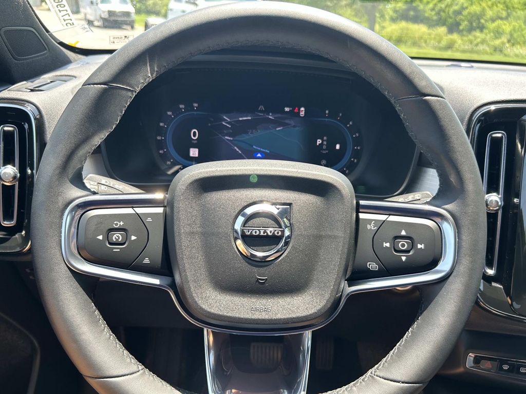 2024 Volvo XC40 Core - Photo 38