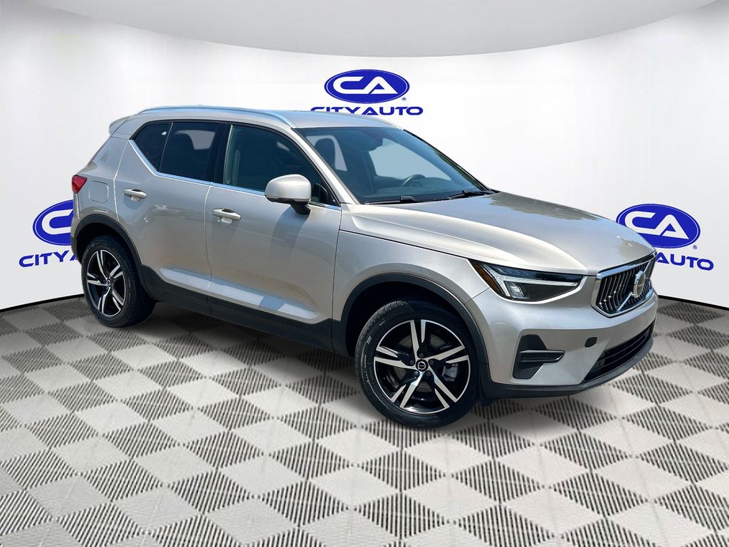 2024 Volvo XC40 B5 Core Bright AWD's photo