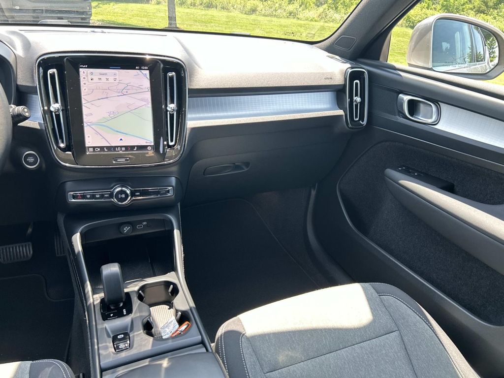 2024 Volvo XC40 Core - Photo 24