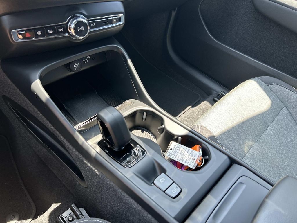 2024 Volvo XC40 Core - Photo 35