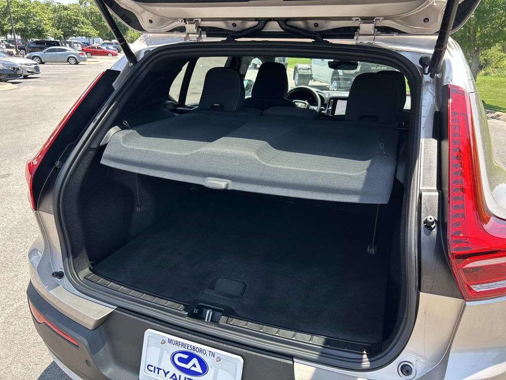 2024 Volvo XC40 Core - Photo 16