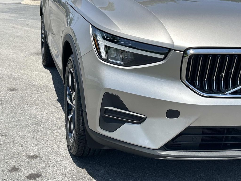 2024 Volvo XC40 Core - Photo 13