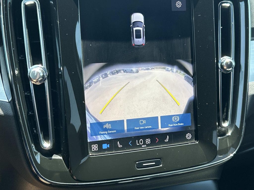 2024 Volvo XC40 Core - Photo 32