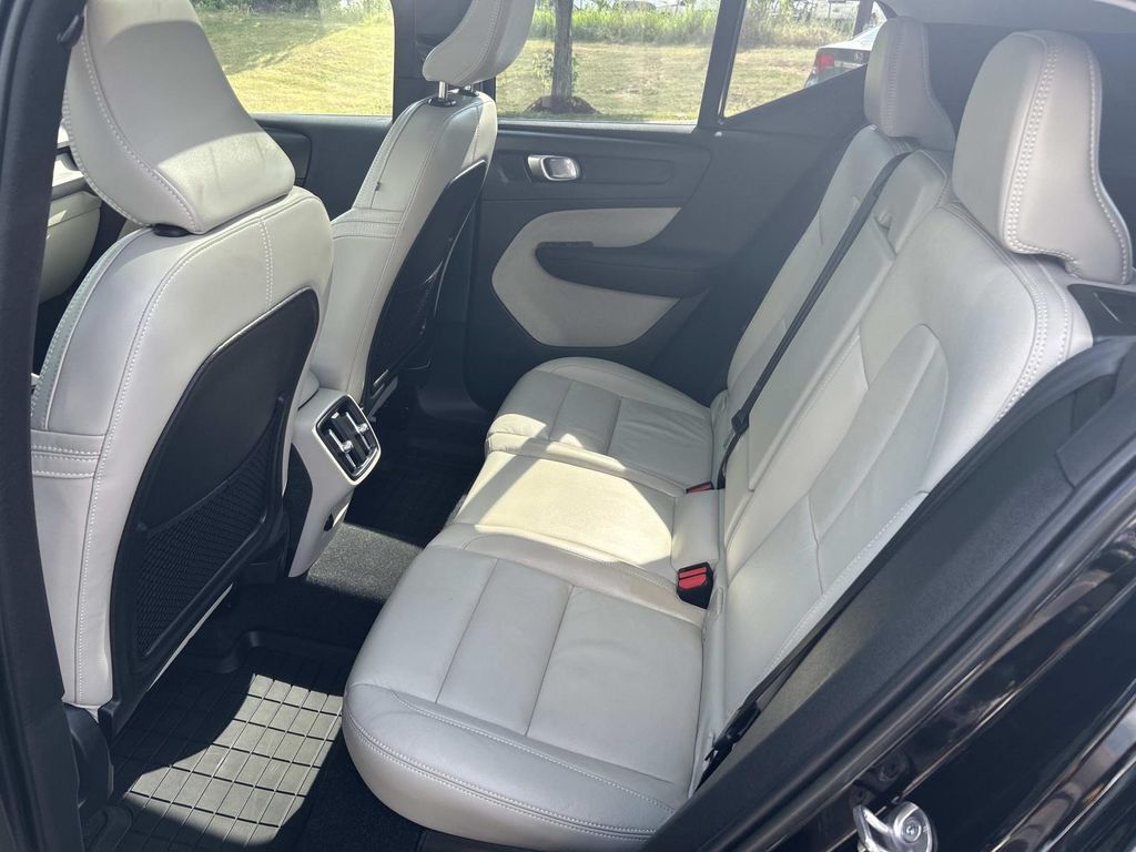 2023 Volvo XC40 Plus - Photo 26