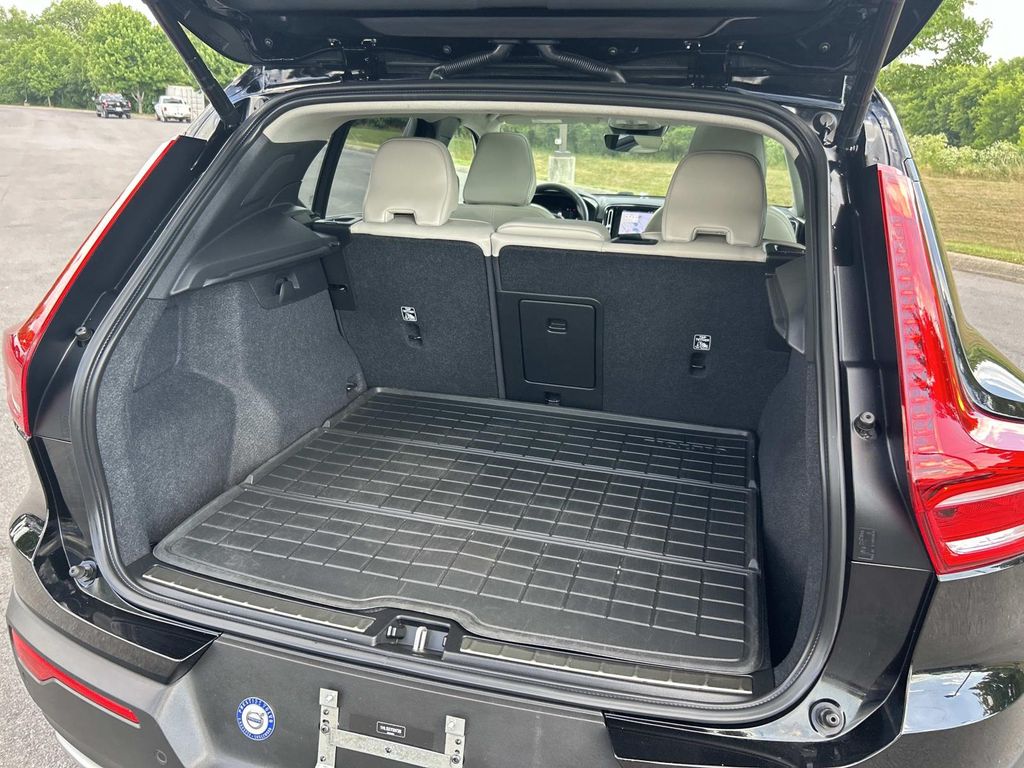 2023 Volvo XC40 Plus - Photo 16
