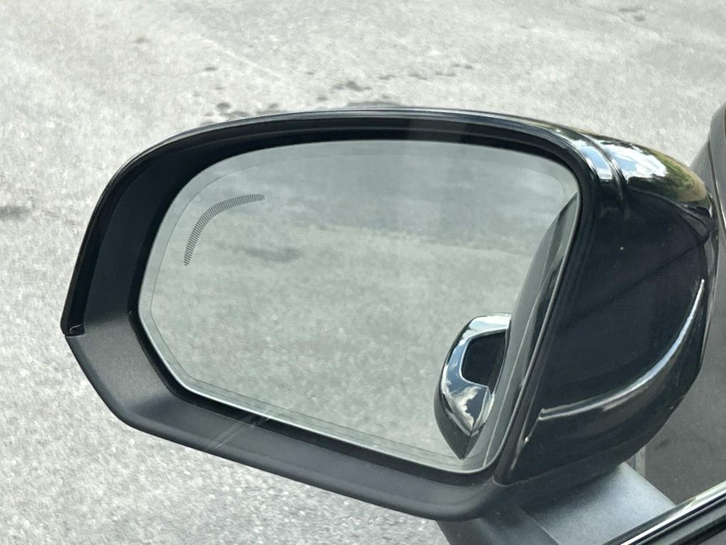 2023 Volvo XC40 Plus - Photo 22