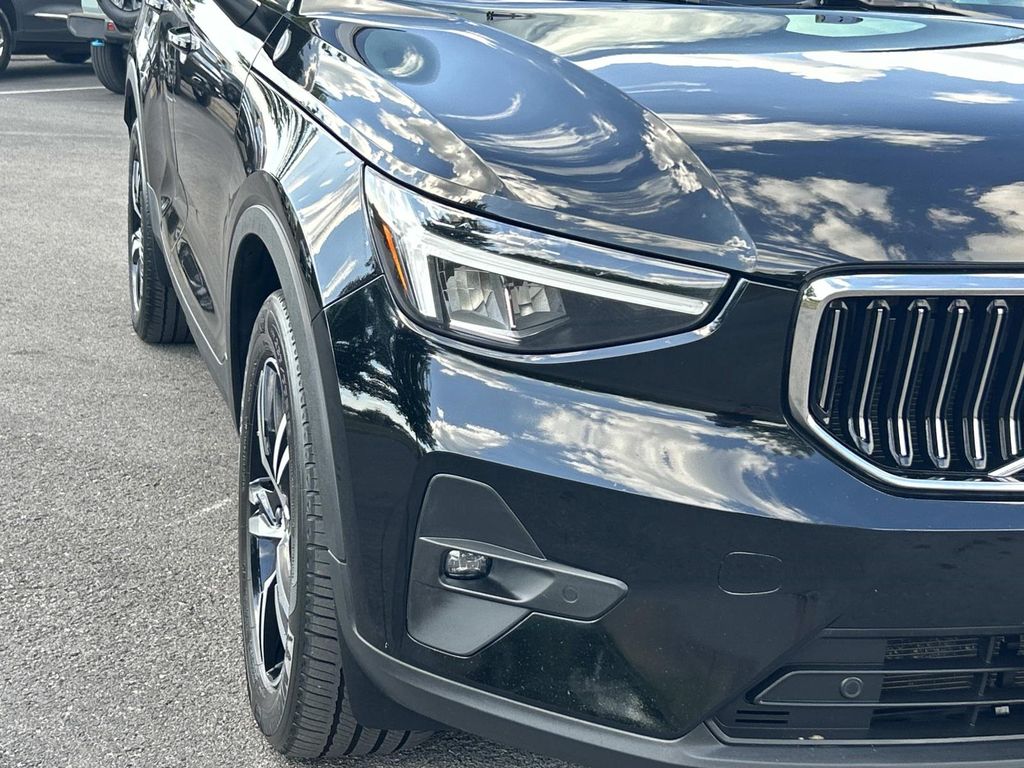 2023 Volvo XC40 Plus - Photo 13