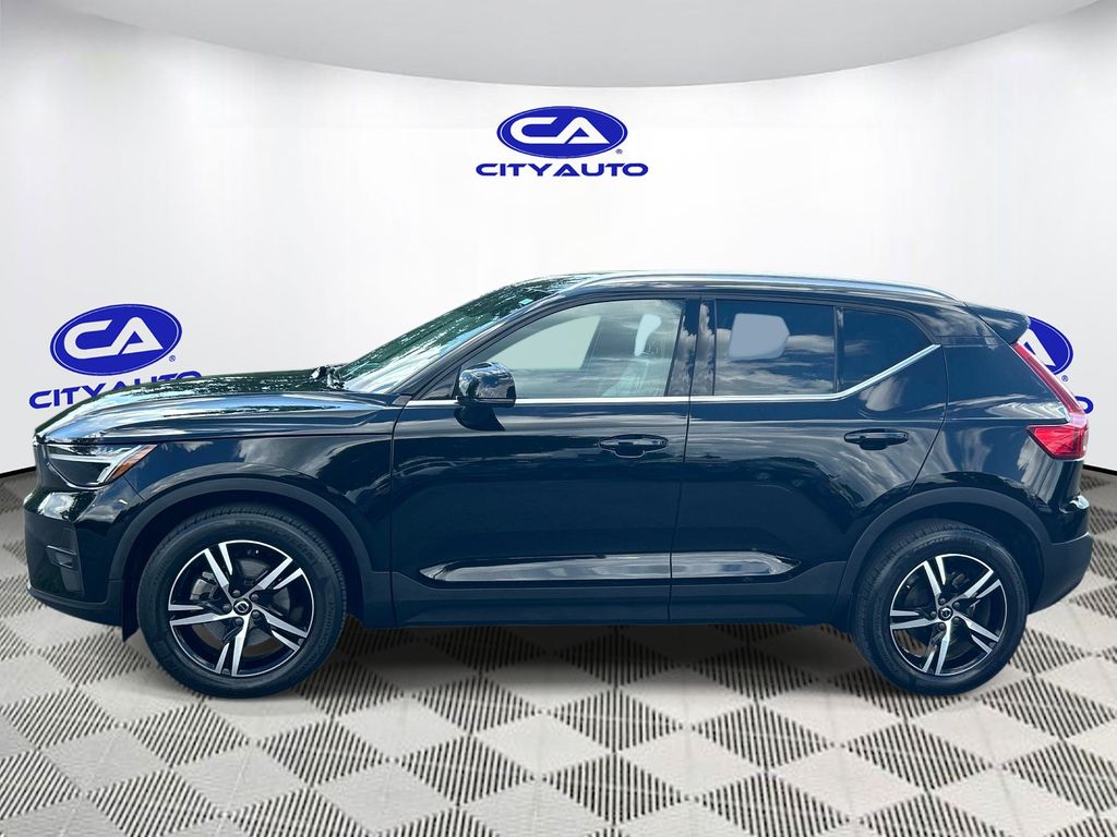 2023 Volvo XC40 Plus - Photo 8