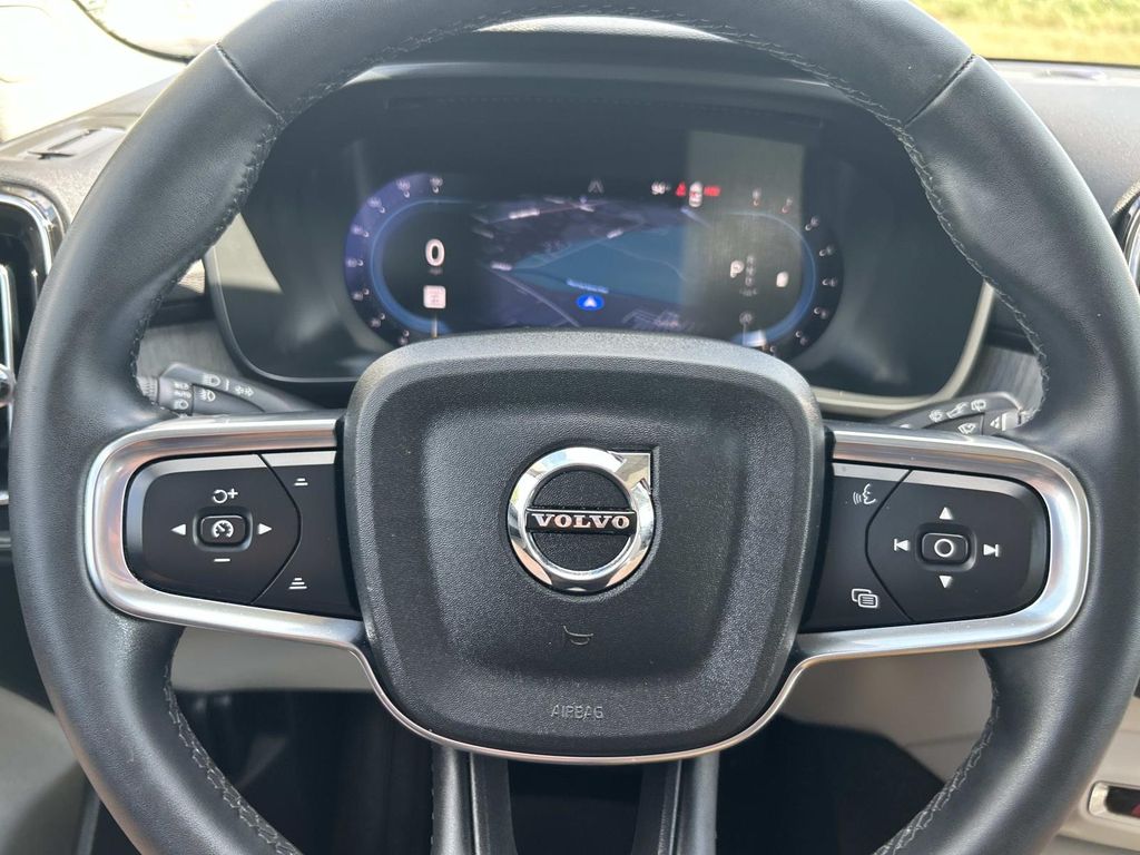 2023 Volvo XC40 Plus - Photo 38