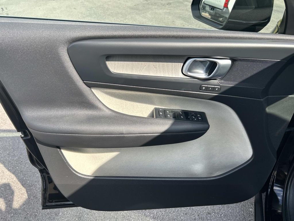 2023 Volvo XC40 Plus - Photo 30