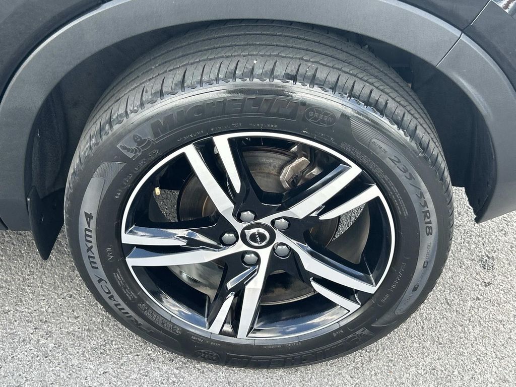 2023 Volvo XC40 Plus - Photo 19