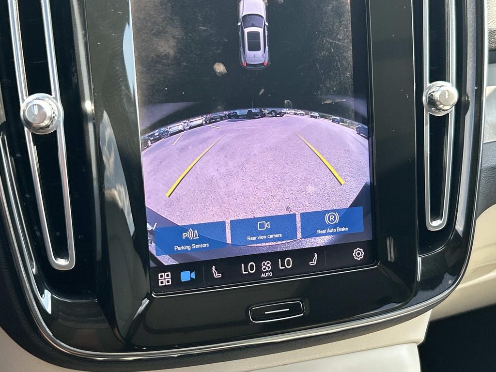 2023 Volvo XC40 Plus - Photo 33