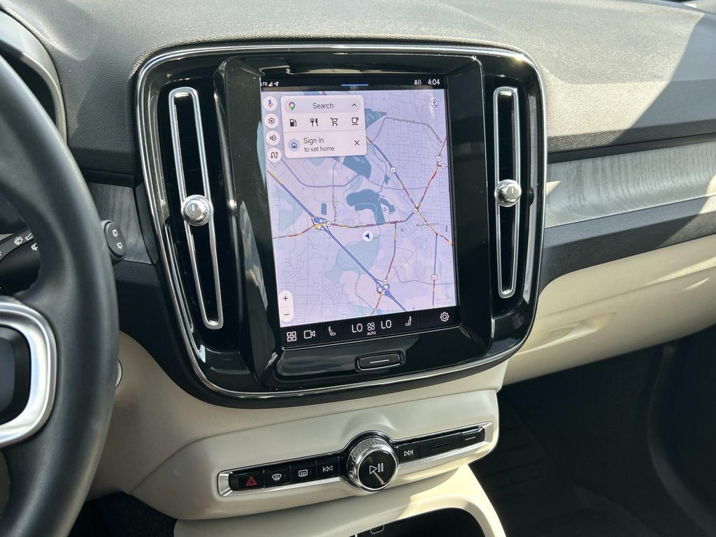 2023 Volvo XC40 Plus - Photo 32
