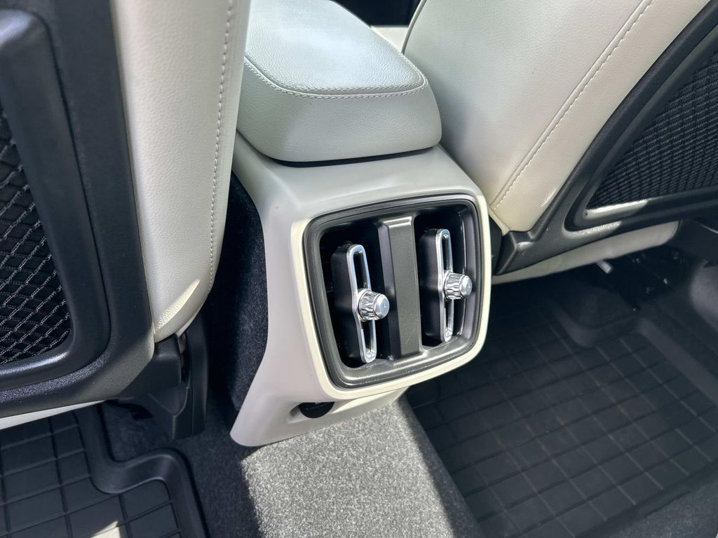 2023 Volvo XC40 Plus - Photo 25
