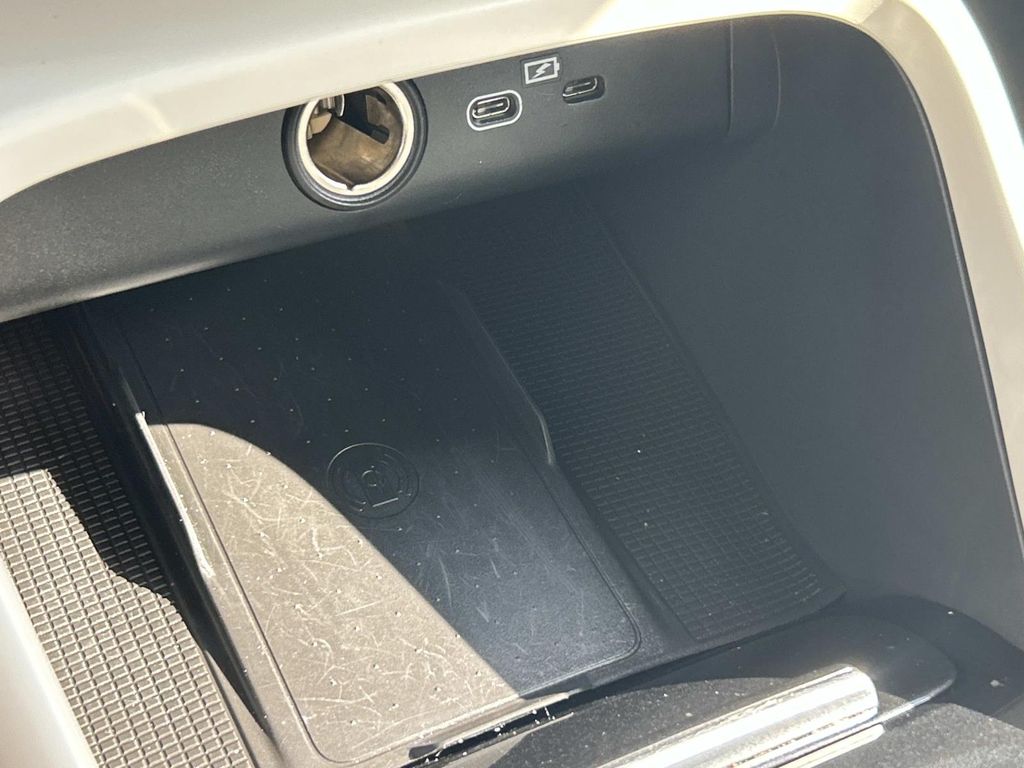 2023 Volvo XC40 Plus - Photo 36