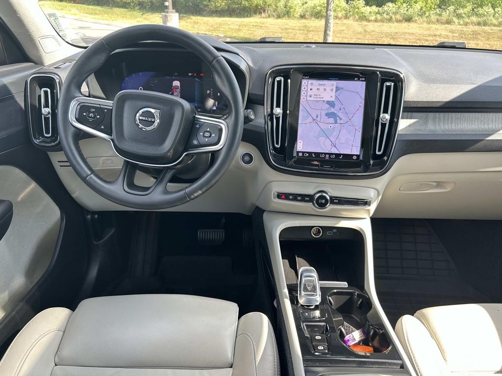 2023 Volvo XC40 Plus - Photo 23