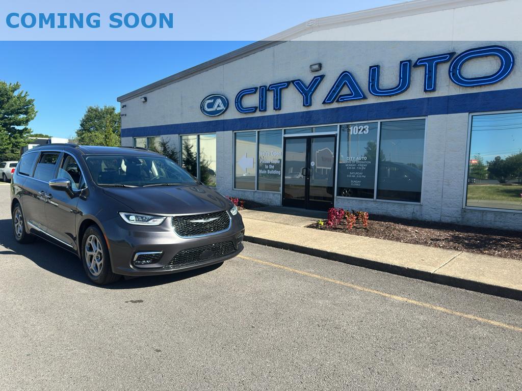 2023 Chrysler Pacifica Limited's photo