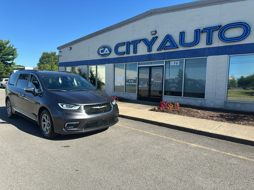 2023 Chrysler Pacifica Limited's photo