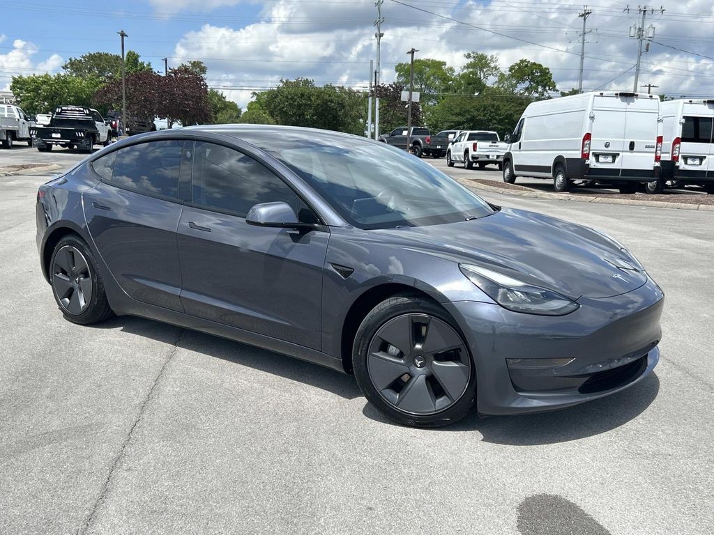 2021 Tesla Model 3 Standard Range Plus's photo