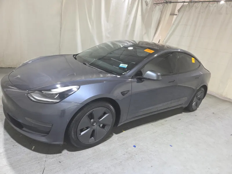 2021 Tesla Model 3 Standard Range Plus's photo