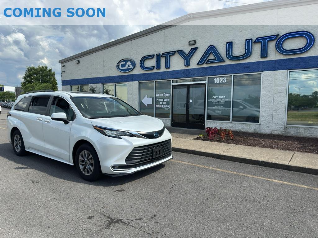 2023 Toyota Sienna XLE 7-Passenger Hybrid FWD's photo