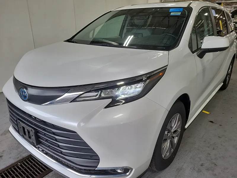2023 Toyota Sienna's photo