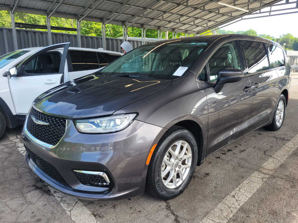 2023 Chrysler Pacifica Touring L's photo