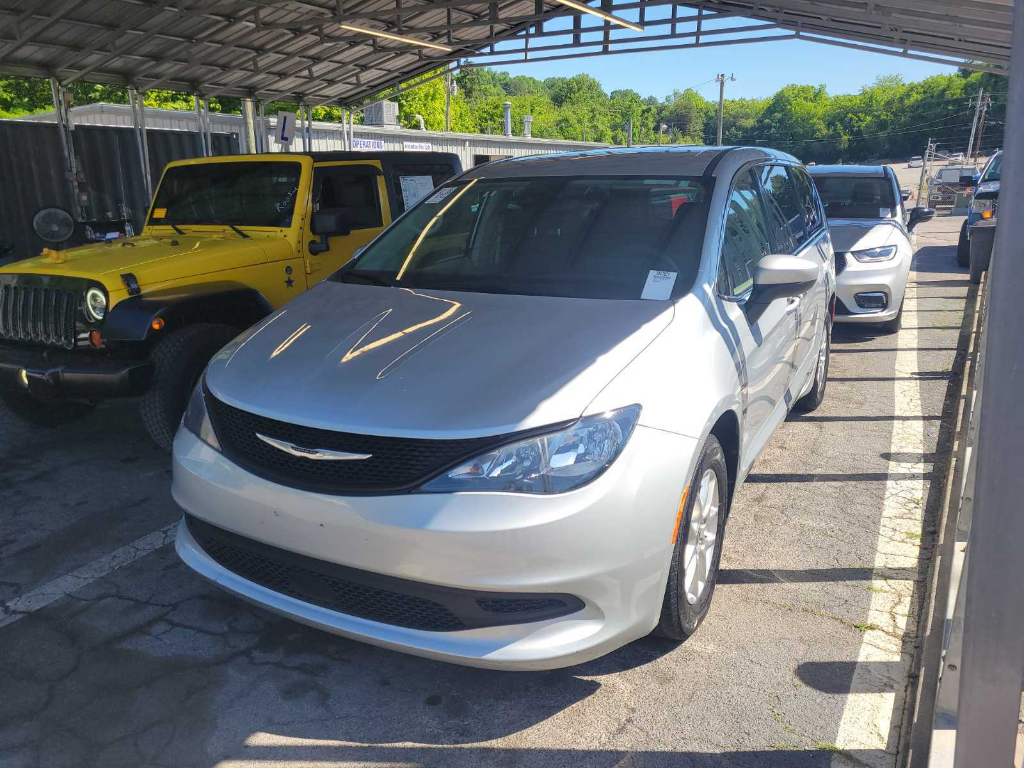 2023 Chrysler Voyager LX's photo