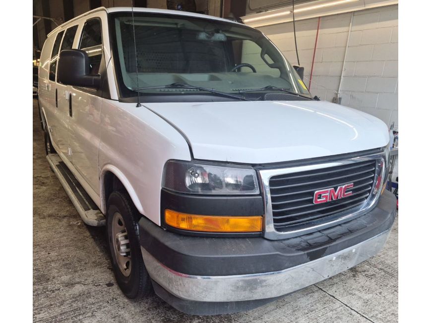 2023 GMC Savana 2500's photo
