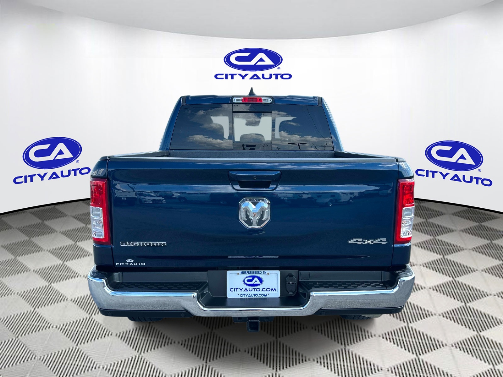 Vehicle photo 4