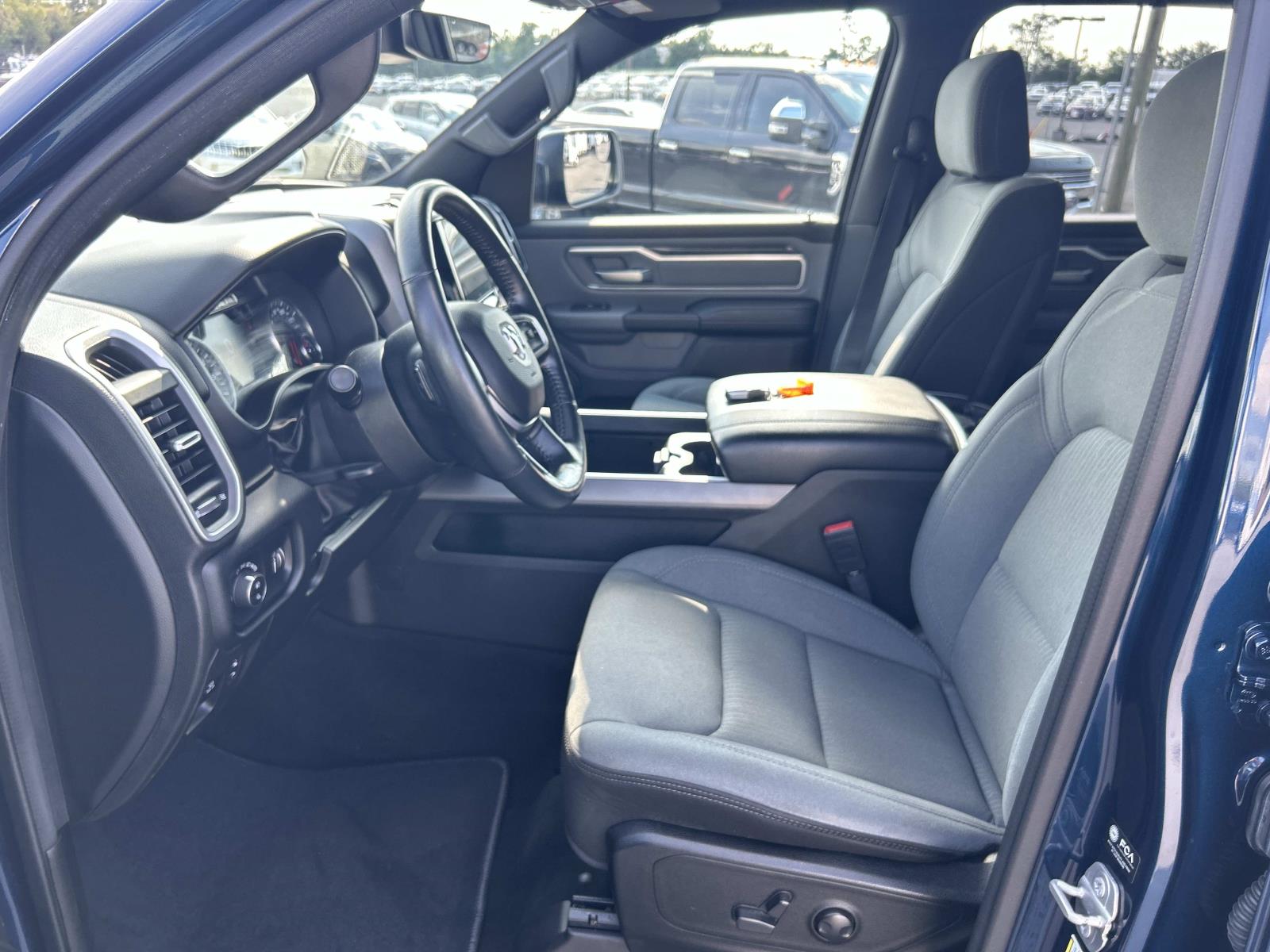 Vehicle photo 29