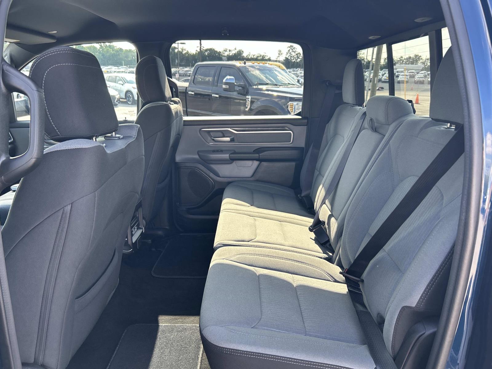 Vehicle photo 27
