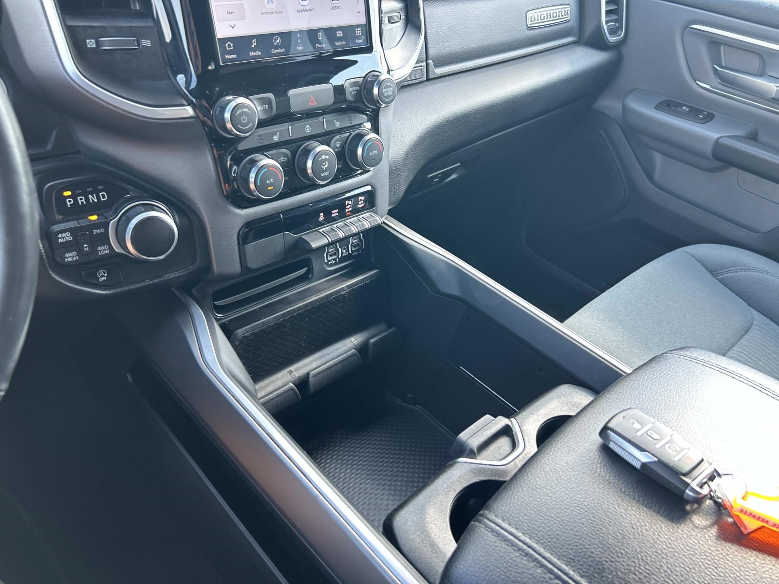 Vehicle photo 35