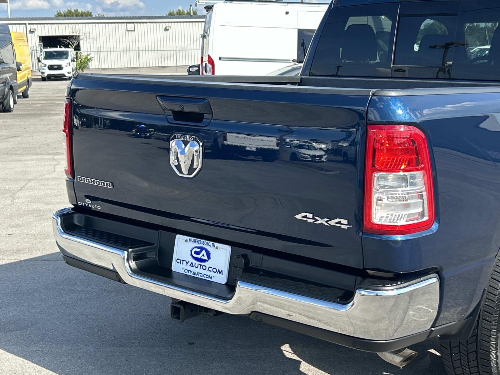 Vehicle photo 13