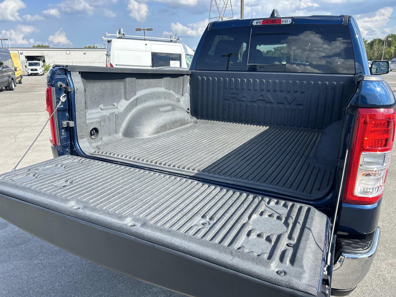 Vehicle photo 16