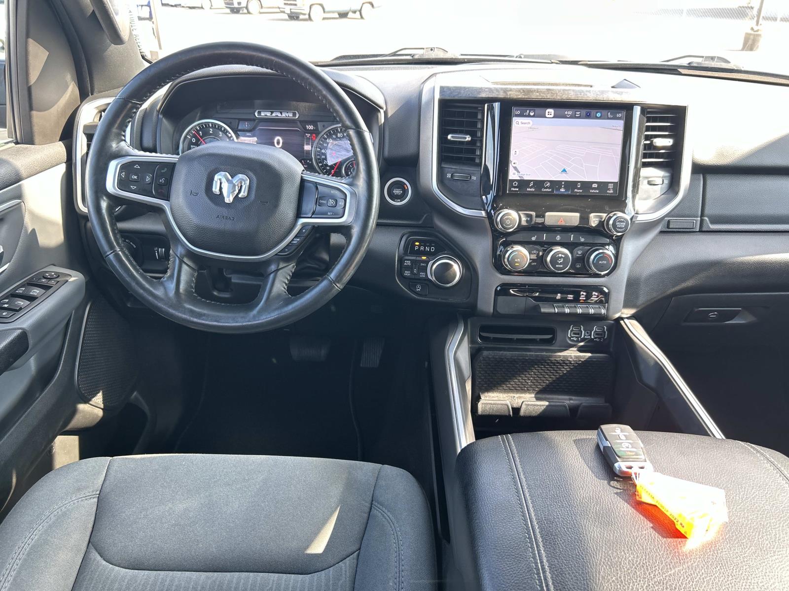 Vehicle photo 23