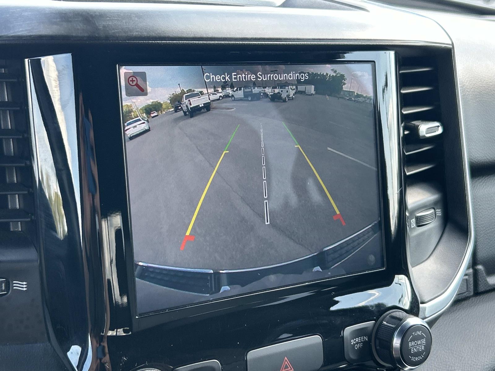 Vehicle photo 33
