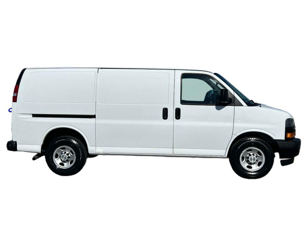2021 Chevrolet Express's photo