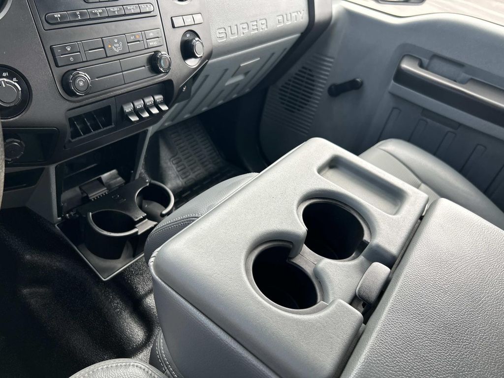 2015 Ford F-350 Super Duty Chassis Cab XL - Photo 34