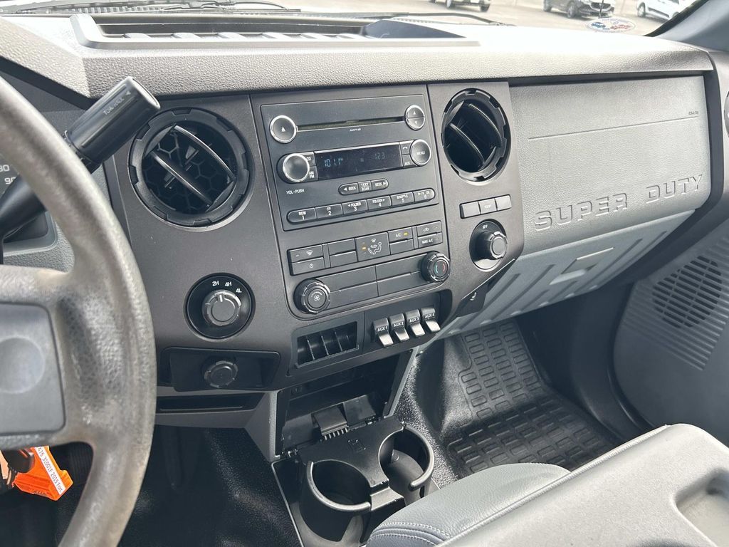 2015 Ford F-350 Super Duty Chassis Cab XL - Photo 30