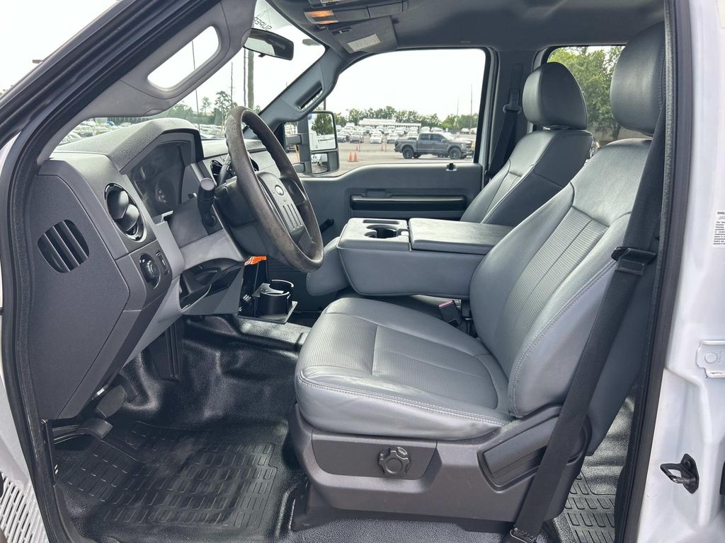 2015 Ford F-350 Super Duty Chassis Cab XL - Photo 28