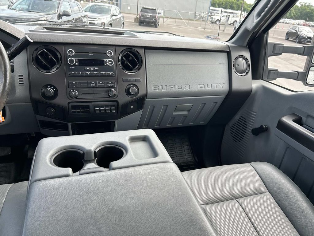 2015 Ford F-350 Super Duty Chassis Cab XL - Photo 25