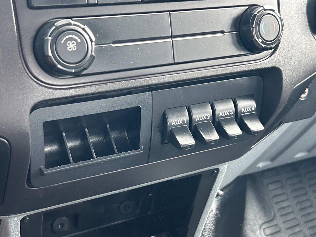 2015 Ford F-350 Super Duty Chassis Cab XL - Photo 33