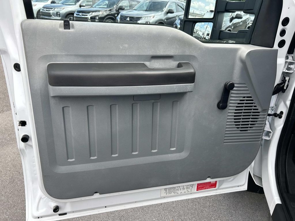 2015 Ford F-350 Super Duty Chassis Cab XL - Photo 29
