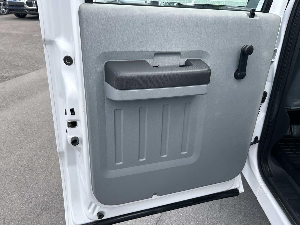 2015 Ford F-350 Super Duty Chassis Cab XL - Photo 27