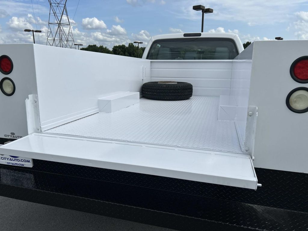 2015 Ford F-350 Super Duty Chassis Cab XL - Photo 16