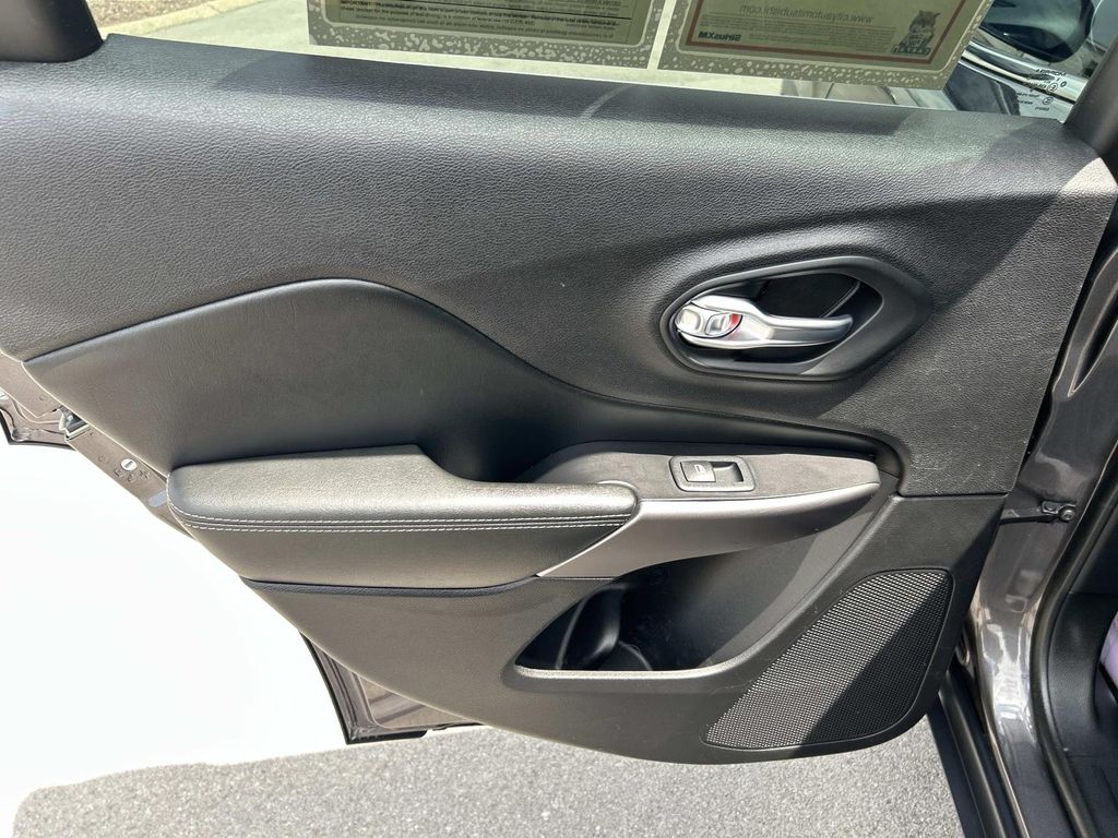 Used 2020 Jeep Cherokee SUV