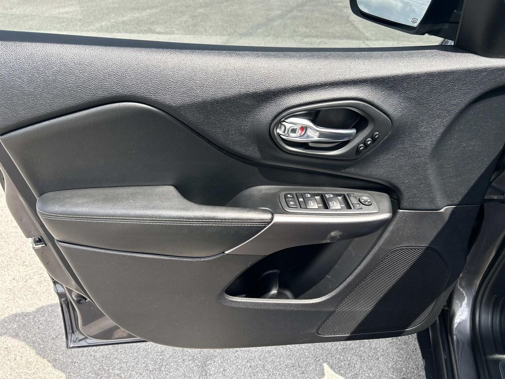 Used 2020 Jeep Cherokee SUV