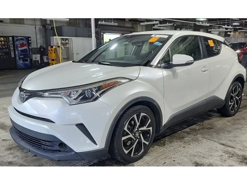 2019 Toyota C-HR XLE's photo